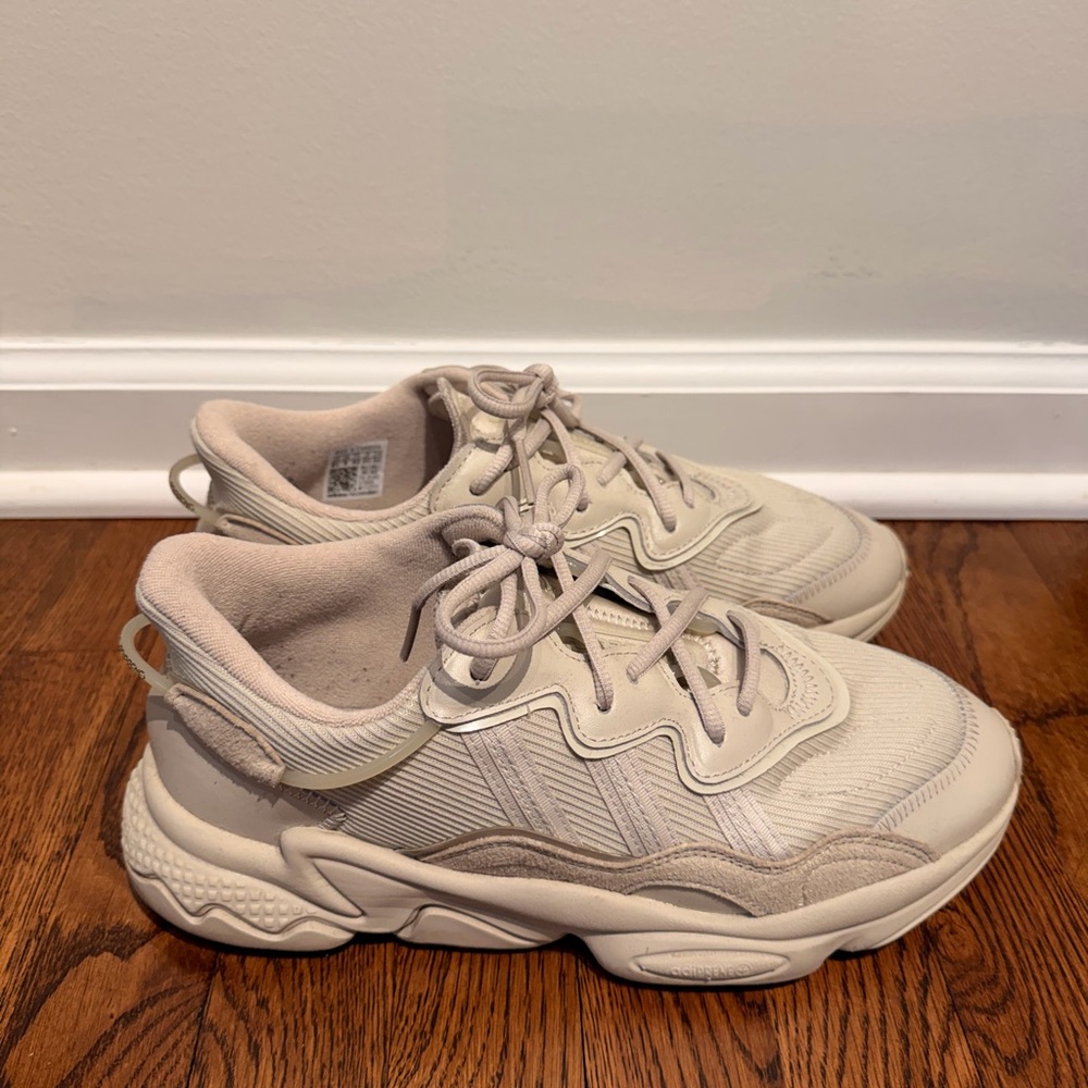 Adidas Ozweego’s in Beige